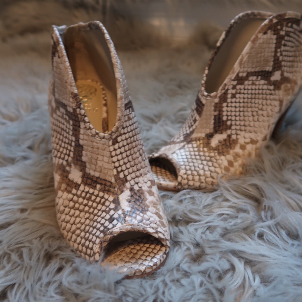 Vince camuto never worn snake skin